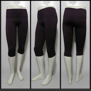 Lulu Lemon In the Flow Crop in Maroon